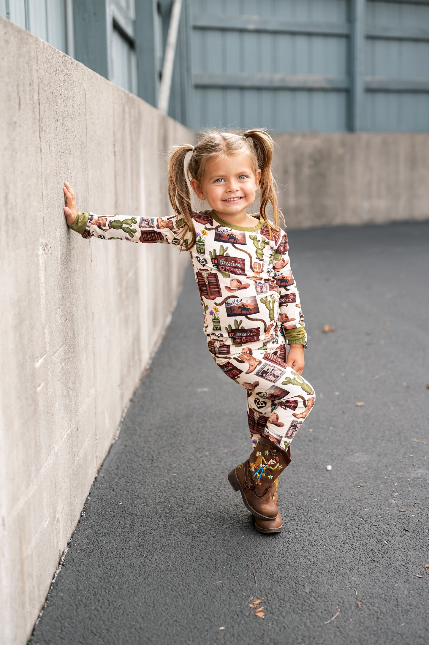 Bandit 2 Piece Pajama Set