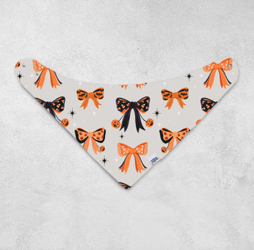 Boo-tiful Bows Bib